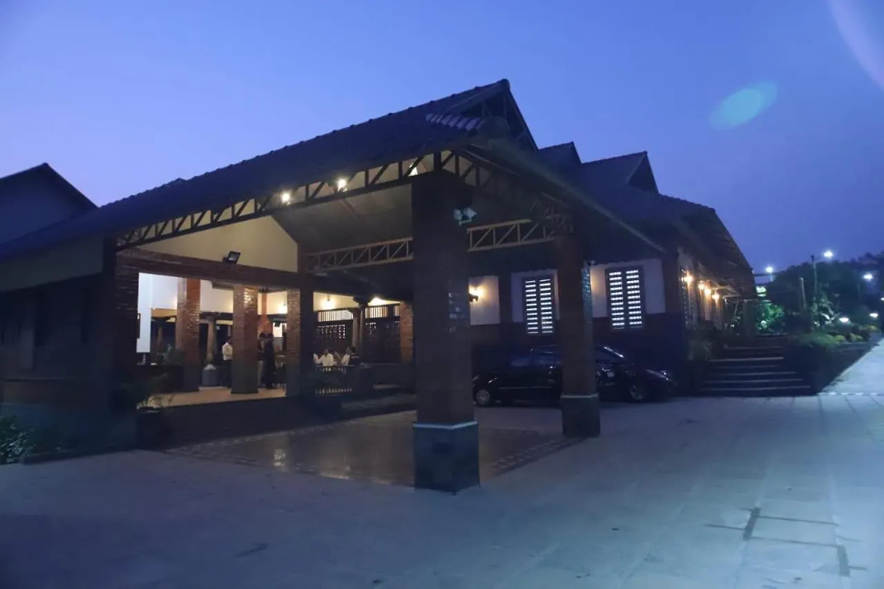 Green Planet Hotel Mattanur