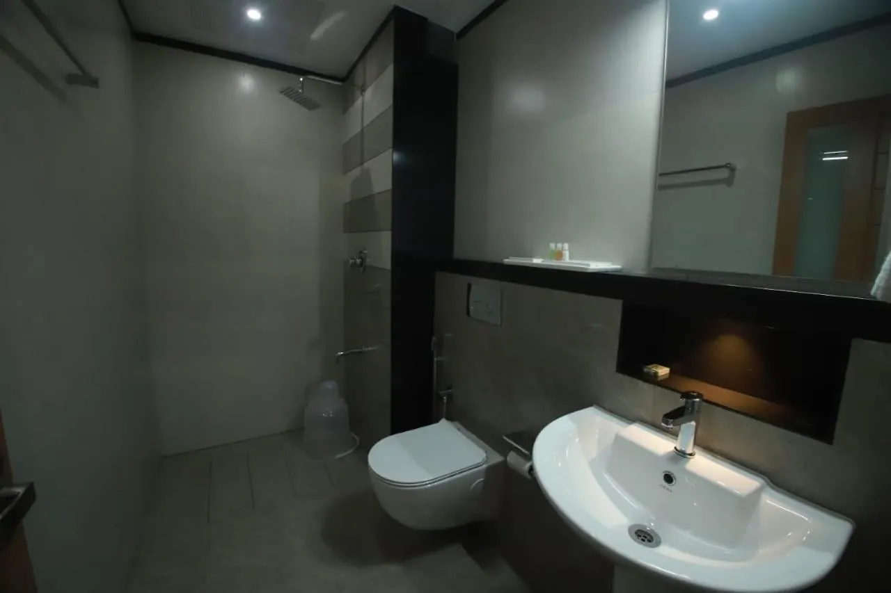 Green Planet Hotel Mattanur