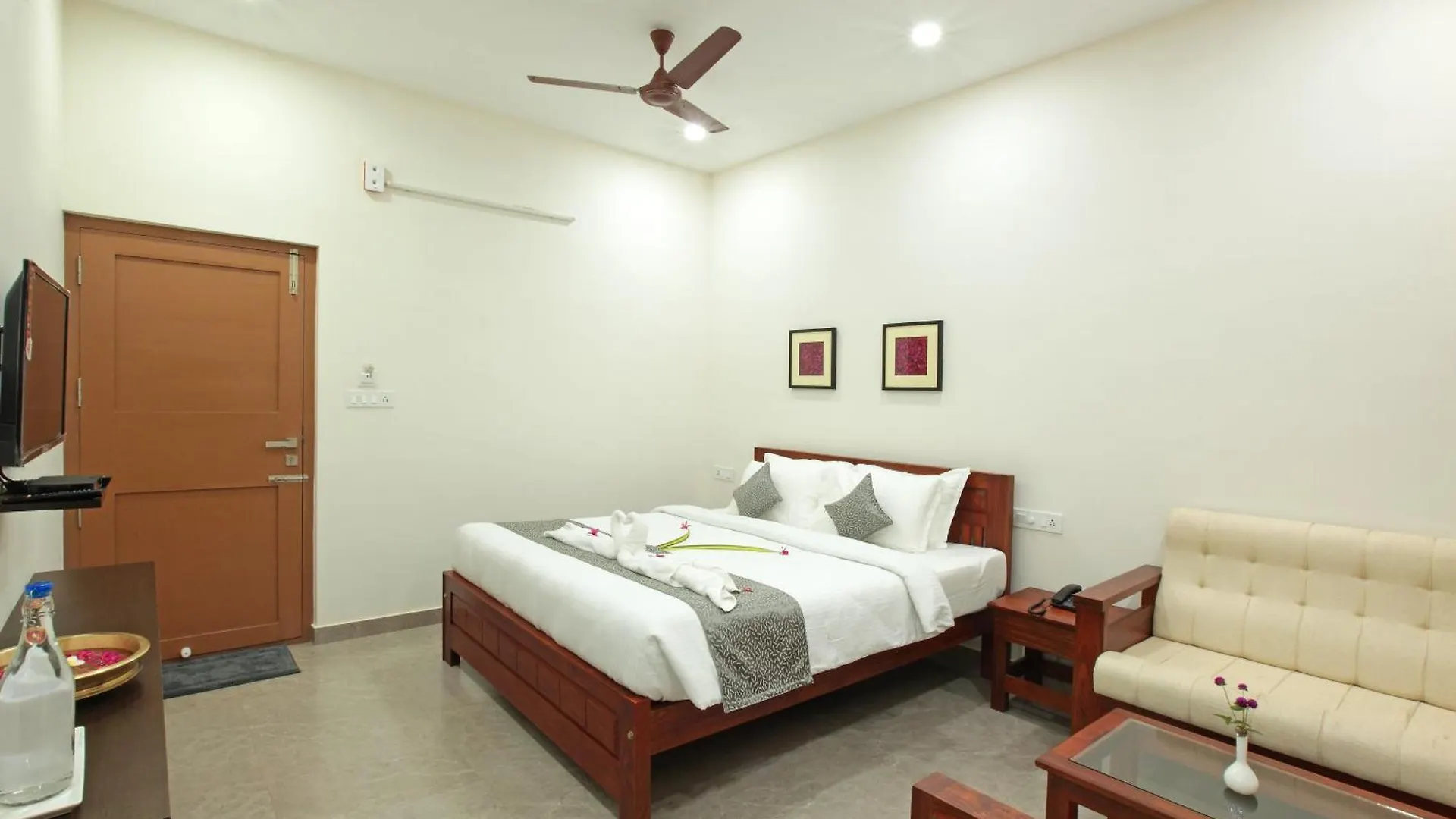 Green Planet Hotel Mattanur