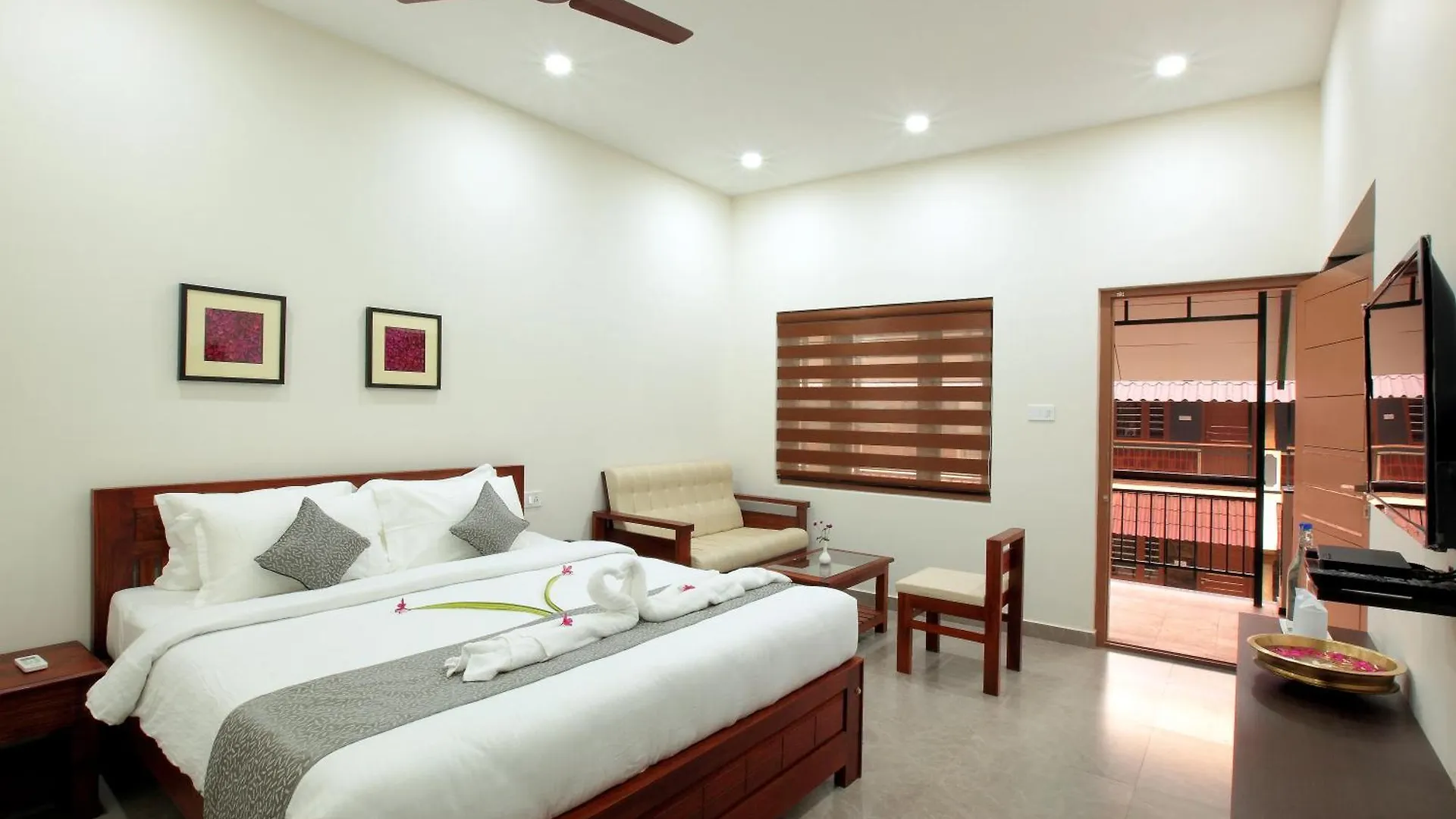 Green Planet Hotel Mattanur India