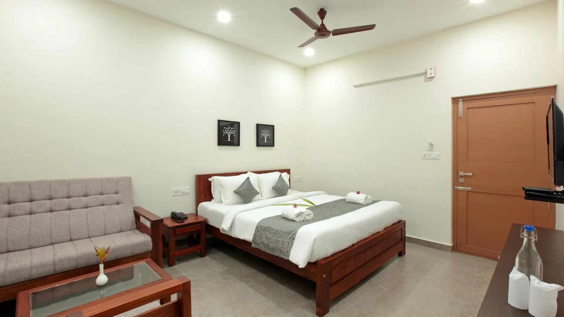 Green Planet Hotel Mattanur